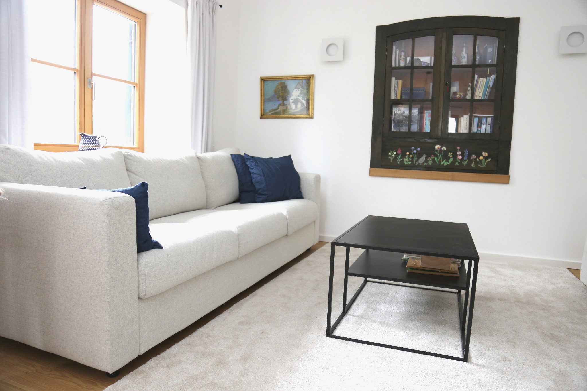 Wohnzimmer Blick auf die Couch